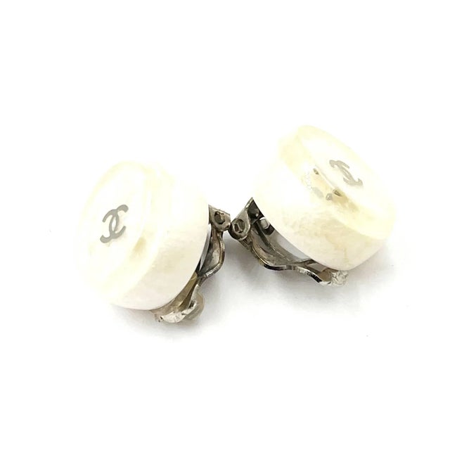 Chanel Vintage Silver CC Ivory Resin Glitter Clip on Earrings *Marked 99 *Made in France -Approximately 0.5″ x 0.5″ -Very...