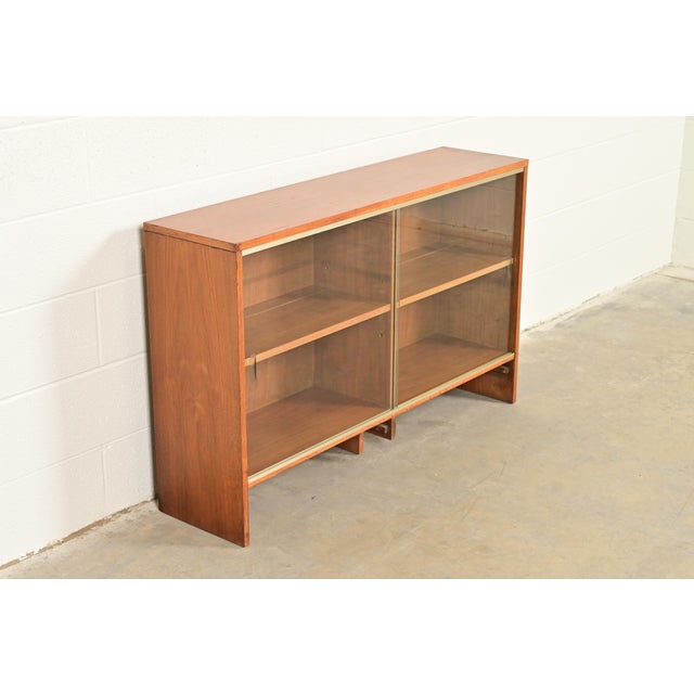 Paul McCobb for Calvin Linear Group Sliding Door Bookcase Cabinet, 1950s For Sale - Image 15 of 15