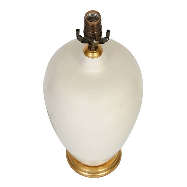 Chinese A Cream Color Ceramic Lamp on Giltwood Base With Linen Shade For Sale - Image 3 of 4