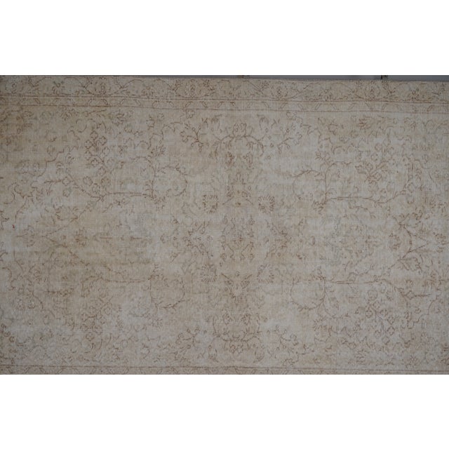Sand Hand Knotted Wool Turkish Sparta Rug 4'7'' X 8'7'' For Sale - Image 8 of 10