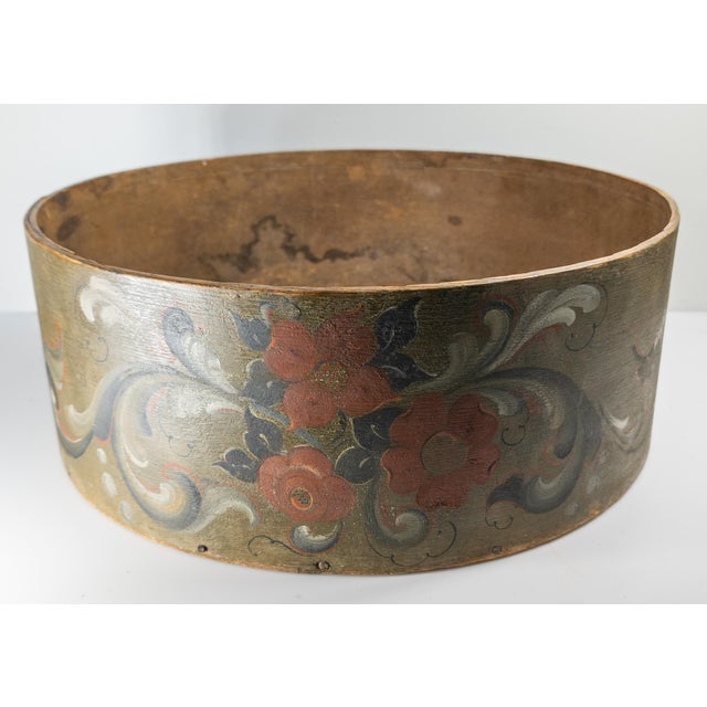 We are selling this gorgeous and large Norwegian style box. This Tine or banded box has beautiful floral rosemaling...