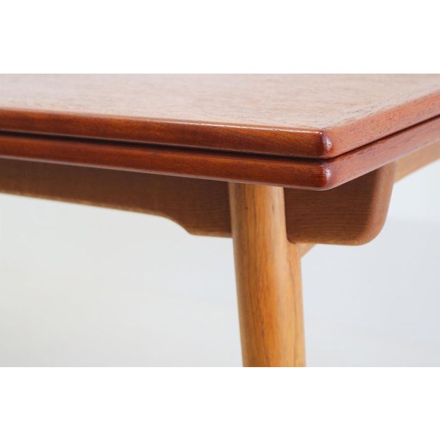 Brown Large Extendable AT-312 Dining Table in Teak and Oak by Hans J. Wegner for Andreas Tuck, 1950 For Sale - Image 8 of 14