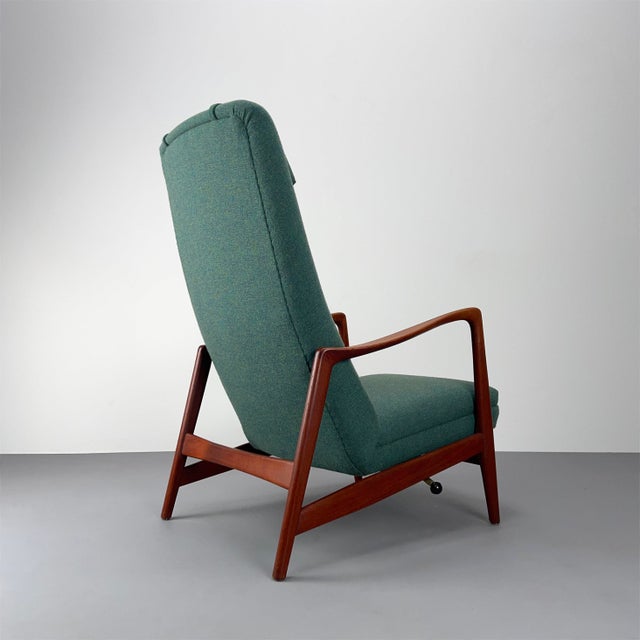 Mid-Century Model 829 High-Back Lounge Chair and Ottoman in Teak and Green Upholstery by Gio Ponti for Cassina, Italy, 1960s, Set of 2 For Sale - Image 9 of 18