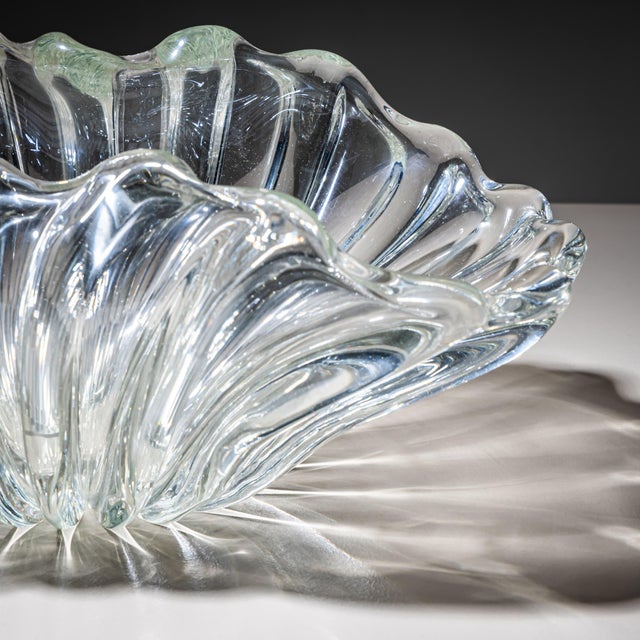 Seguso Vetri d'Arte Flower-Shaped Glass Bowl, Attributed to Seguso Vetri D’Arte, Italy, Mid-20th Century For Sale - Image 4 of 7