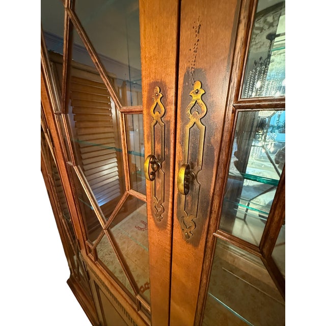 Late 20th Century Hickory White Hampton Collection China Cabinet For Sale - Image 11 of 14