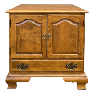1970s Ethan Allen Heirloom Nutmeg Maple Traditional Square Commode Side Table With Drawer For Sale