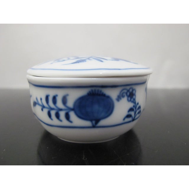 Blue Meissen Crossed Swords Blue Onion Small Oval Jar Box With Lid For Sale - Image 8 of 10