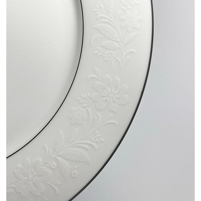 1980s Noritake “Ranier” 18-Piece Bone China Dinnerware Set For Sale In Dallas - Image 6 of 8