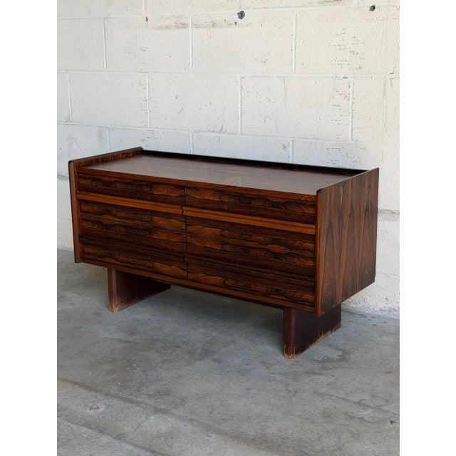 Rosewood Four Drawer Dresser Chest Low Storage Bagn Møbelindustri Bruksbo Norway 1960s For Sale In Los Angeles - Image 6 of 10