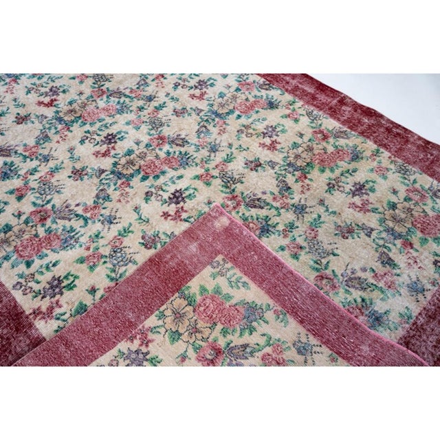 Mid-Century Vintage Turkish Rose Floral Rug in Cream & Burgundy, 6’5” X 9’7 For Sale - Image 10 of 10