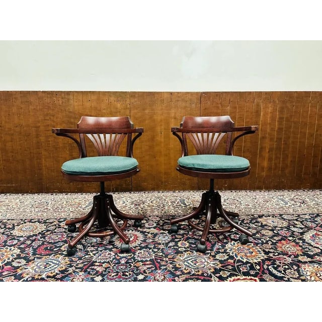 English Desk Chair from Thonet , in Very Good conditions. Designed 1920 to 1949