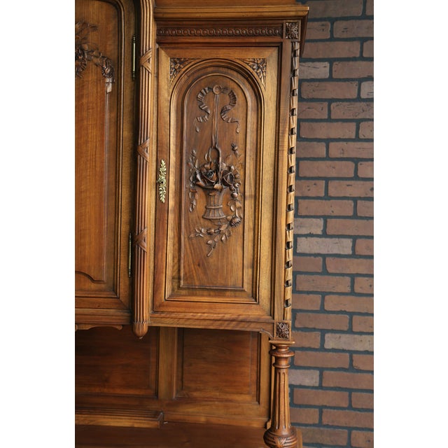 Tres magnifique....best describes this incredible French hutch. Love the carved hanging baskets with ribbon and flowers...