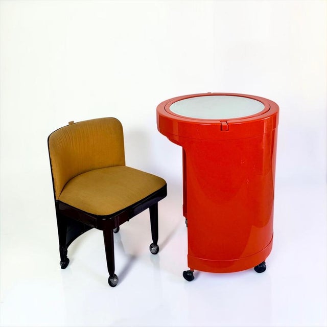 Designed in Italy during the 1970s, this Silvi dressing table by Fanini Fain is a refined example of the decade’s...