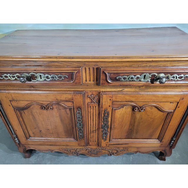 Louis XV Buffet Bas in Walnut For Sale - Image 4 of 13