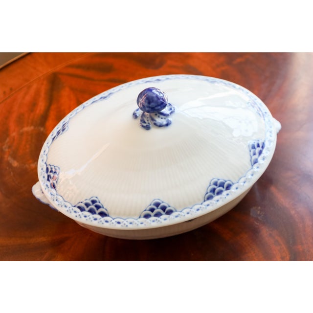 Early 20th Century Vintage Royal Copenhagen "Princess" Oval Covered Serving Dish - No. 111/622 - First Quality For Sale - Image 5 of 12