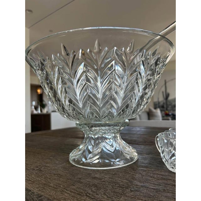 Beautiful vintage Jeannette Feathered pattern punch bowl set in clear pressed glass. This elegant set features the classic...