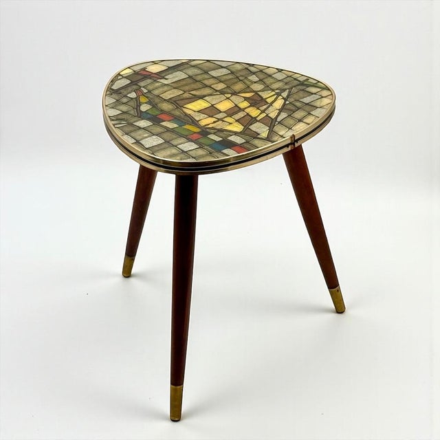 This Italian modernist tripod table was produced in the 1950s and reflects the graphic experimentation of postwar interior...