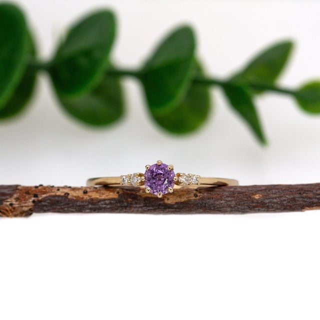 Purple Ceylon Purple Sapphire and Natural Diamonds Ring in Solid 14k Gold - Round 4mm, Size 6.75 For Sale - Image 8 of 12