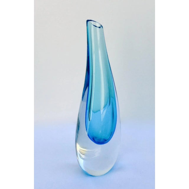 Italian Vintage C.1970's Italian Hand-Blown Sinuous Murano by Alessandro Mandruzzato - Cerulean Blue & Clear Undulating Vase For Sale - Image 3 of 11