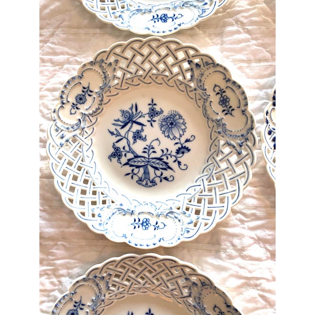 Traditional Set of 6 Antique Meissen Blue Onion Reticulated Plates 1850-1888 For Sale - Image 3 of 12