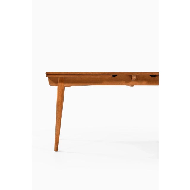 Dining table model at-312 designed by hans wegner. Produced by andreas tuck in denmark. Dimensions (w x d x h): 160 ( 280...