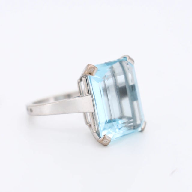 Blue Vintage Cocktail Ring 18K Gold and Aquamarine, Size 5.75 For Sale - Image 8 of 8