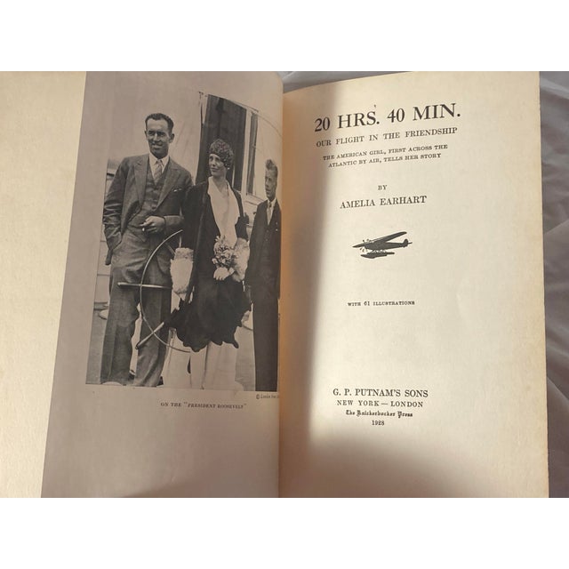 American Female and Aviation History Amelia Earhart Book 20 HRS 40 Min Signed by Amelia Earhart ~ First Edition Signed For Sale - Image 4 of 7
