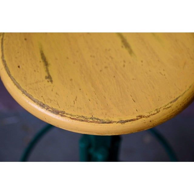 Functional and colorful, this is a workshop stool we love! Its ultra-stable tubular frame is made of green metal and...
