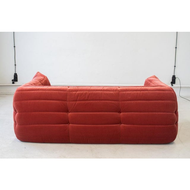 Vintage Two-Seat Togo Sofa with Arms in Burgundy Velvet by Michel Ducaroy for Ligne Roset, 1970s For Sale - Image 10 of 18