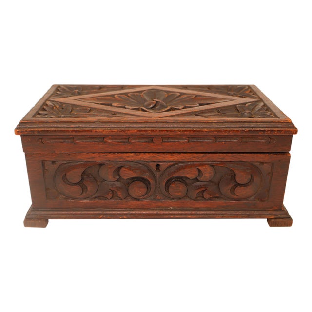 Late 19th Century Carved Oak Box With Foliate Decoration, English, Ca. 1880 For Sale