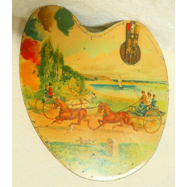 Early 20th Century Antique Huntley & Palmers Scarce Palette Shaped Biscuit Tin, c.1910, Rare Lithographyed Horse Drawn Hurdy Gurdy For Sale - Image 5 of 18