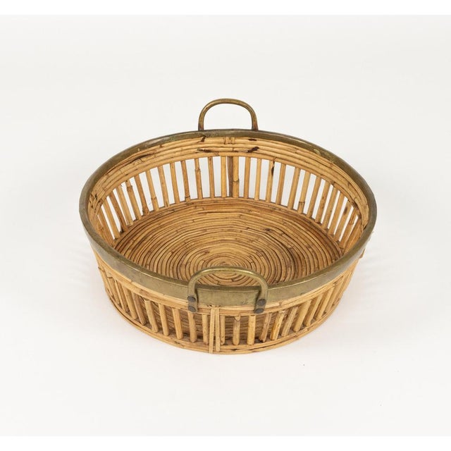 Gold Mid-Century Round Bowl or Centerpiece in Rattan and Brass, Italy, 1970s For Sale - Image 8 of 12
