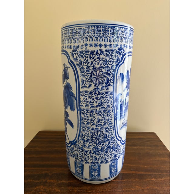 Chinoiserie 1980s Blue and White Chinoiserie Porcelain Umbrella Stand With Bird Motif For Sale - Image 3 of 7