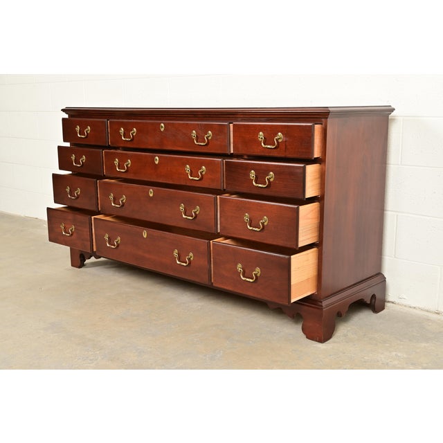 Henkel Harris Style Georgian Solid Mahogany Twelve-Drawer Dresser For Sale In South Bend - Image 6 of 14