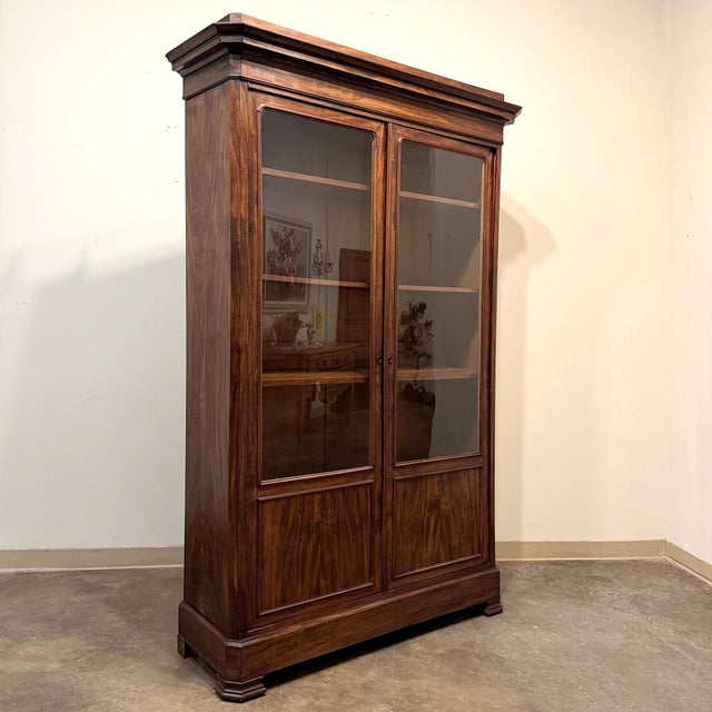 French 19th Century French Louis Philippe Mahogany Bookcase With Glazed Doors For Sale - Image 3 of 16