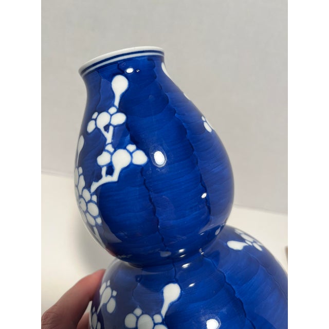 Chinese 1970's Chinese Jingdezhen Blue and White Hawthorn Pattern Double Gourd Porcelain Vase 9" For Sale - Image 3 of 7