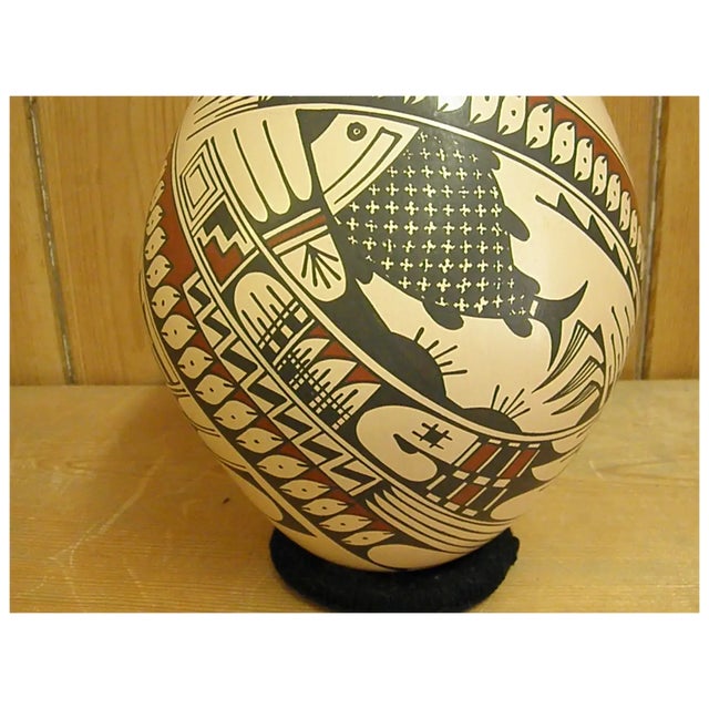 Late 20th Century Mata Ortiz Hand Coiled Pot by Ana Trillo For Sale - Image 10 of 18