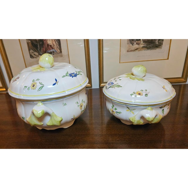 1970s 1970s French Hand Painted French Longchamp Moustiers Faience Casseroles - a Pair For Sale - Image 5 of 18