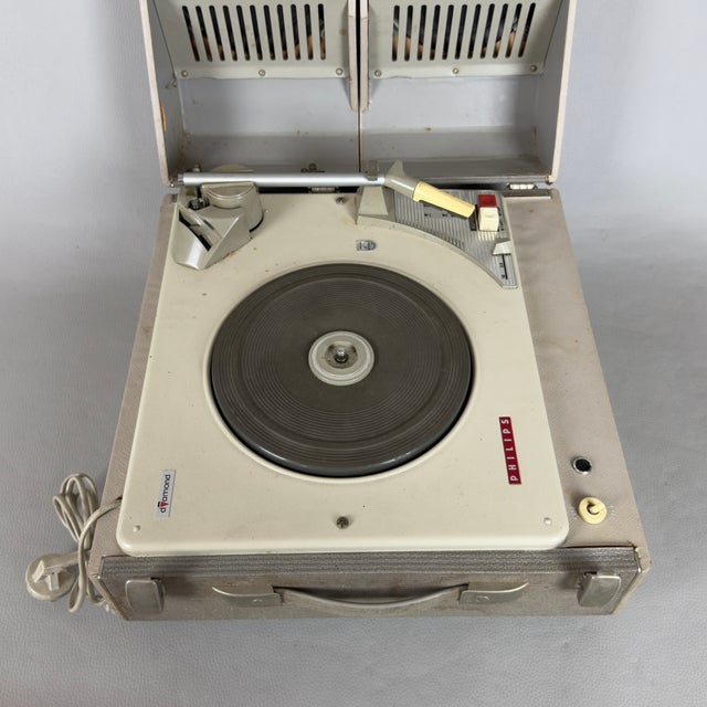 A rare and fascinating gem of vintage electronics, perfect for collectors of modern antiques and all lovers of authentic,...