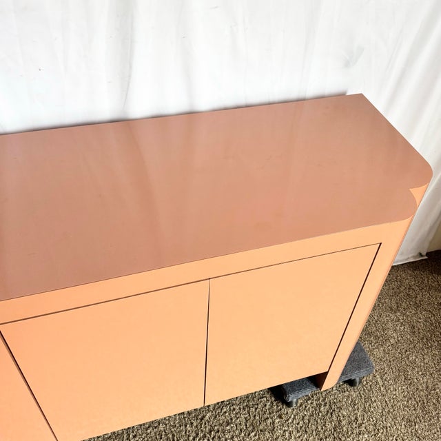 Postmodern Postmodern Salmon Pink Lacquer Laminate Sculpted Credenza For Sale - Image 3 of 9