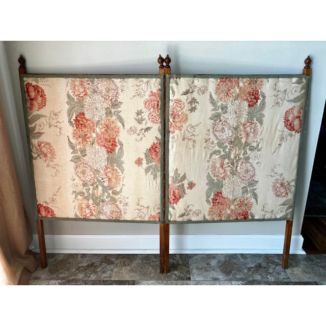 1900 - 1909 Antique Victorian Two-Panel Floral Fabric Folding Floor Screen With Finials For Sale - Image 5 of 18