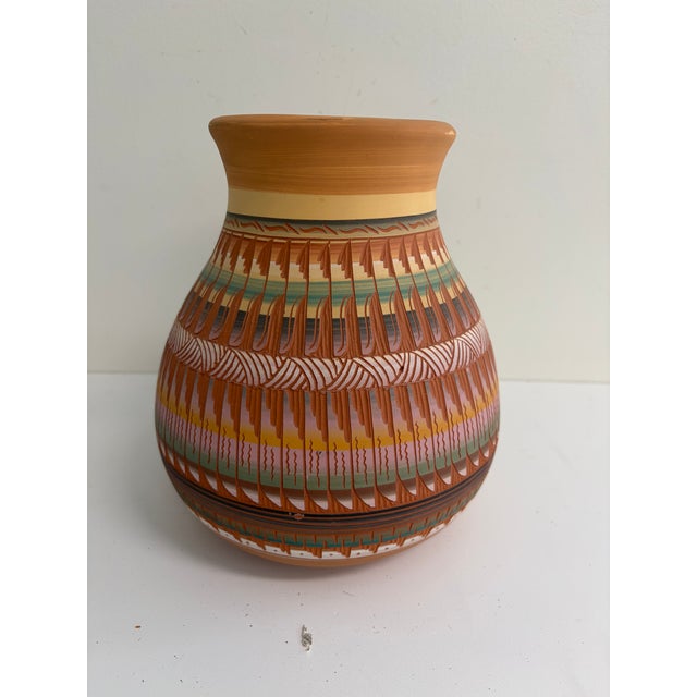 Signed Navajo Pottery Vase by Ernie Watchman – Hand-Coiled Geometric Design For Sale - Image 10 of 10