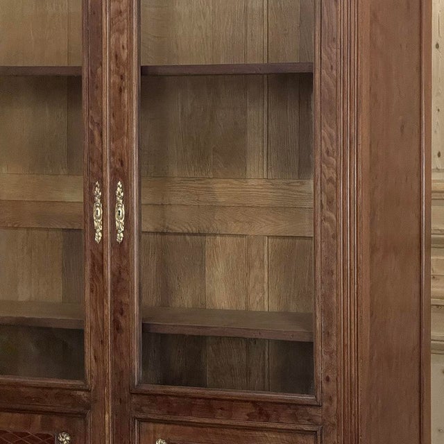 Auburn 19th Century French Louis XVI Bookcase in Acajou Moucheté Mahogany For Sale - Image 8 of 18