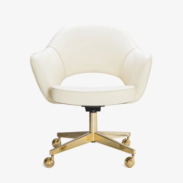 1970s Saarinen Executive Armchair in Creme Leather on Swivel Base, Gold Edition For Sale - Image 5 of 6