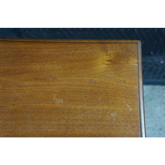 Late 19th Century Antique Victorian Eastlake 2 Tier Walnut Hall Side Table Sawtooth Apron 25" For Sale - Image 5 of 18