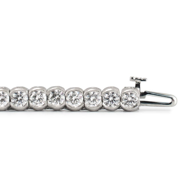 Platinum 17.54ctw Round Diamond Riviera Bezel Graduated Tennis Necklace For Sale - Image 4 of 9