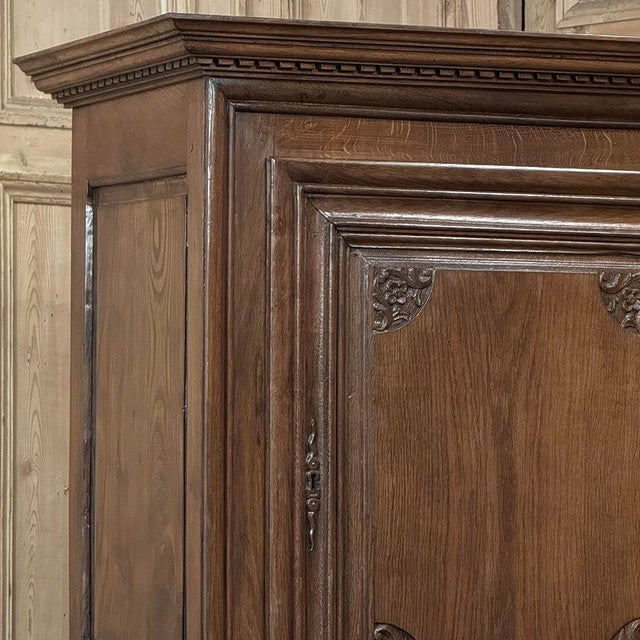 Early 18th Century 18th Century Country French Louis XIV Period Oak Bonnetiere For Sale - Image 5 of 18