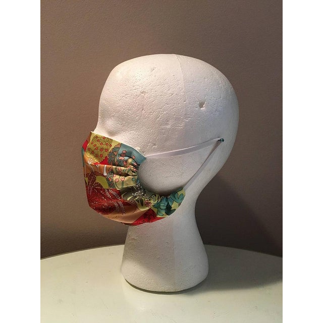 Hermès 1990s Handmade Hermes Tout en Quilt Silk Scarf Mask For Sale - Image 4 of 7