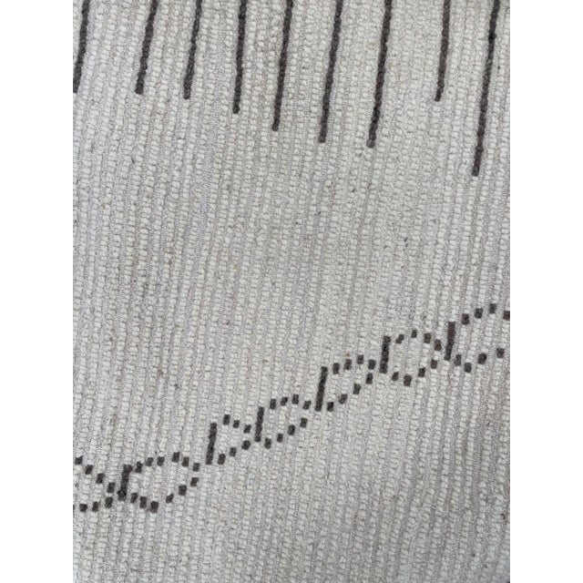 White Contemporary Hand-Knotted Area Wool Rug Living Room Ethnic Decor For Sale - Image 9 of 10