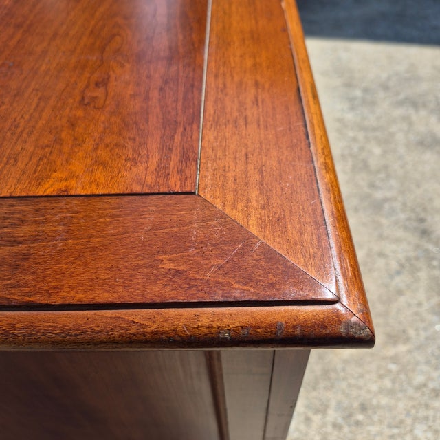 1990s Vaughan Early American Colonial Revival Cherry Chest of Drawers Dresser Bureau W/ Door & 11-Drawers For Sale - Image 10 of 14